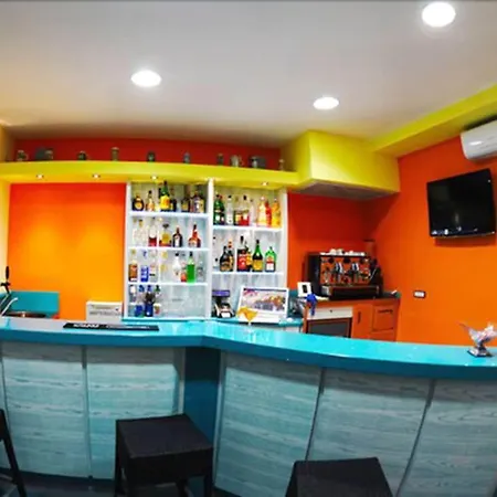 ホテル Due Torri アジェーロラ