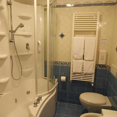 Due Torri アジェーロラ